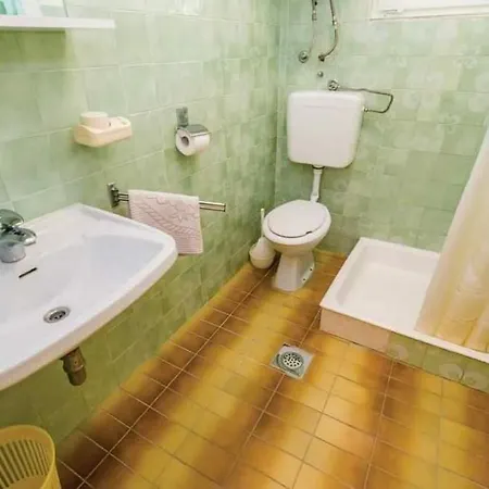 Appartamento With Parking Space Barbat, Rab - 22498 *