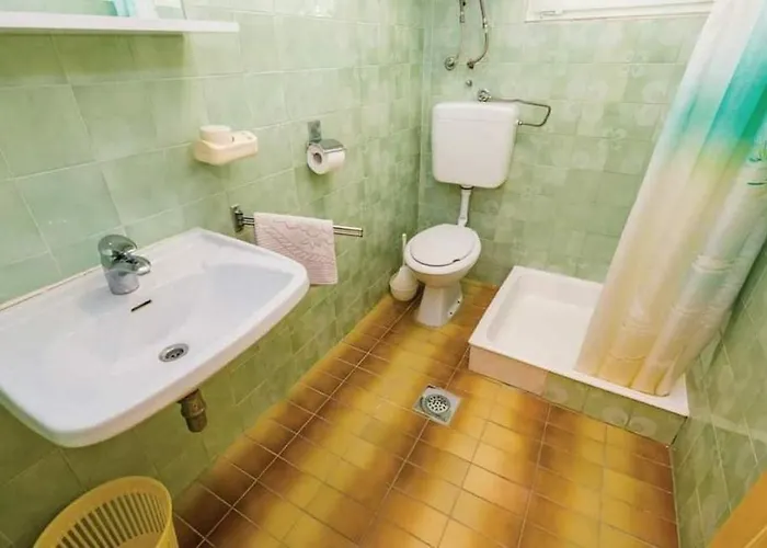 Apartamento With Parking Space Barbat, Rab - 22498 *